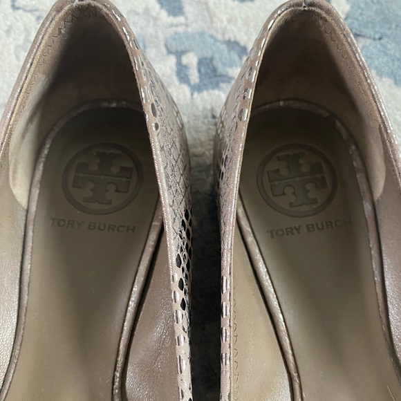 Tory Burch Women's Reva Metallic Cobra Ballet Flat - Picture 4 of 7